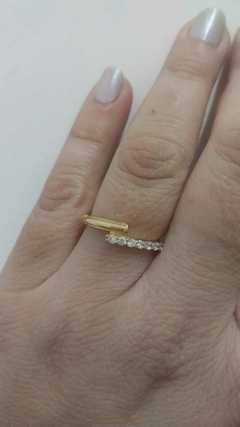 APARADOR FOLHEADO COM ZIRCONIA