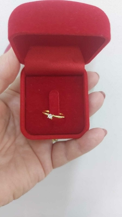 ANEL FOLHEADO SOLITARIO DE ZIRCONIA
