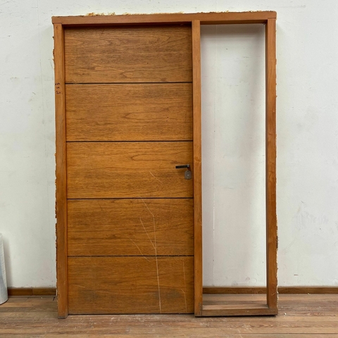 Puerta de entrada estilo moderno con paño enchapada - Cod: 6314