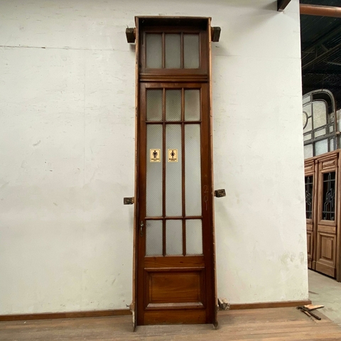 Puerta de una hoja con vidrios repartidos y banderola Cedro - Cod: 6773
