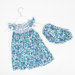 Vestido bobito natural con florcitas verdes y azules con punto smock