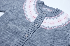 Cardigan de lana gris con guarda rosa