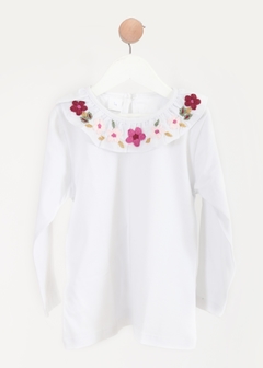 Remera de algodón manga larga con volado y bordado ciruela, rosa, beige verde