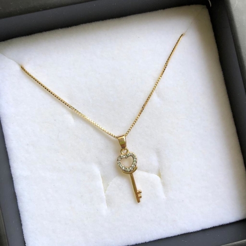 colar-chavinha-com-zirconias-folheado-em-ouro-18k