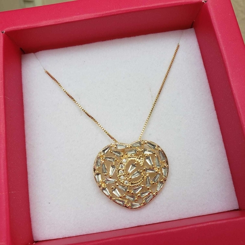 colar-pingente-coracao-com-inicial-letra-c-e-zirconias-cristal-folheado-em-ouro-18k