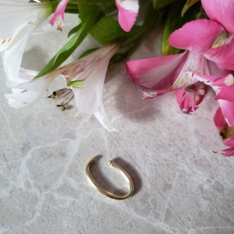 Piercing-ear-hook-liso-folheado-em-ouro-18k