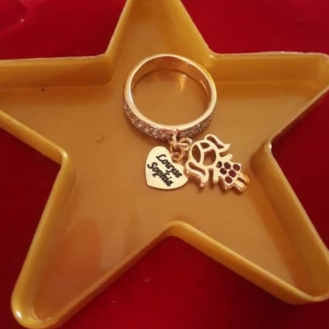 anel-personalizado-com-pingente-de-filhos-e-coraçao-com-nome-folheado-em-ouro-18k