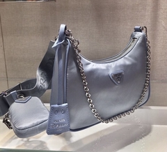 Prada Re-Edition Nylon Azul na internet