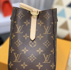 LV Montaigne - comprar online