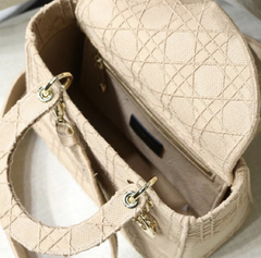 Lady Dior D-Lite na internet