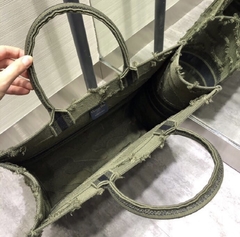 Dior Book Tote Camouflage Green na internet