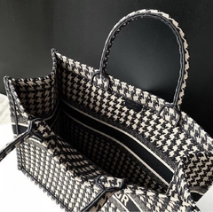 Dior Book Tote P&B - Bolsas na Web™