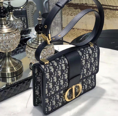 Dior 30 Montaigne Monogram na internet