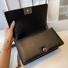 Chanel Boy na internet