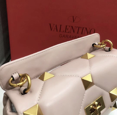 Valentino Roman Stud Nude Rosé na internet
