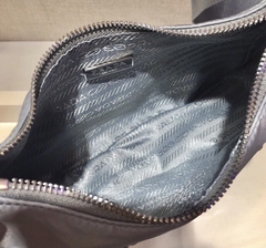 Prada Re-Edition Nylon Azul - comprar online