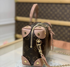 LV Petite Malle Souple na internet