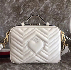 Gucci Marmont Matelassê Off-white na internet