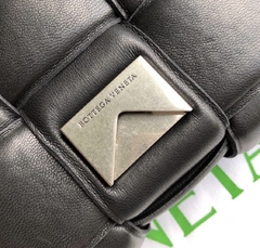 Bottega Veneta The Chain Cassette na internet