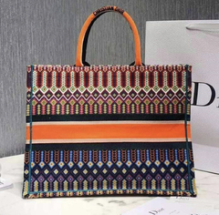 Dior Book Tote na internet