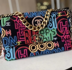 Chanel Flap 19 Printed Graffiti - comprar online