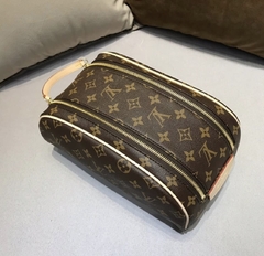Necessaire LV Monogram - comprar online