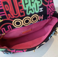 Chanel Flap 19 Printed Graffiti - comprar online