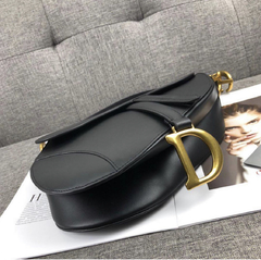 Dior Saddle na internet