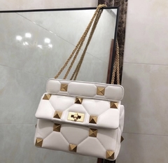 Valentino Roman Stud na internet