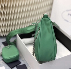 Prada Re-Edition Nylon Verde - comprar online