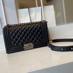 Chanel Boy na internet