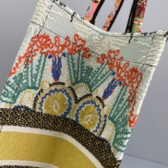 Dior Book Tote In Lights na internet