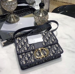 Dior 30 Montaigne Monogram - comprar online