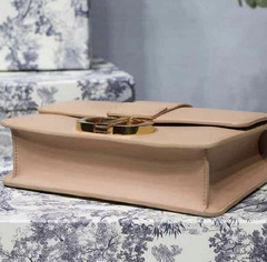 Dior 30 Montaigne Nude na internet