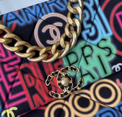 Chanel Flap 19 Printed Graffiti na internet