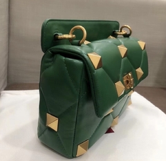 Valentino Roman Stud na internet