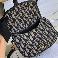 Imagem do Dior Bobby Blue Monogram