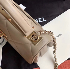 Chanel Trendy Nude na internet