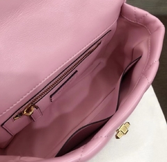 Valentino Roman Stud Pink na internet