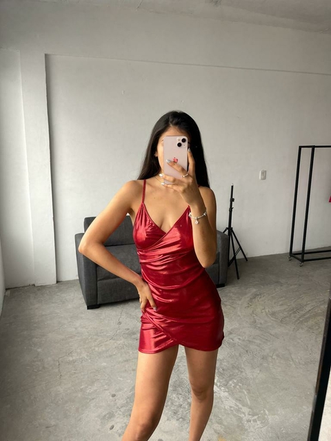 VESTIDO DRAPEADO LATERAL LAMINADO CORTO