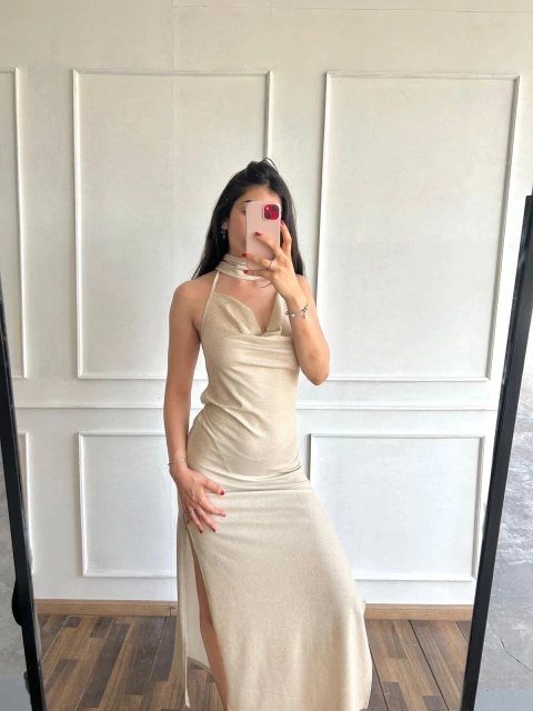 VESTIDO BUCHE LARGO BRILLOSO C/ LAZO CUELLO