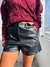 SHORT ECO CUERO SEMI ELASTIZADO CLASICO en internet