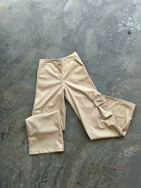 PANTALÓN WIDE LEG CARGO ECO CUERO CRAQUEADO - comprar online