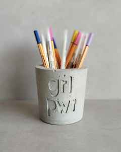 Porta Canetas de Cimento Girl Power - comprar online
