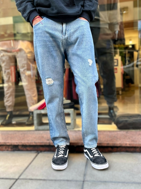 PANTALÓN DE JEAN MOM "SLASH"
