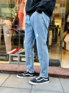 PANTALÓN DE JEAN MOM "SLASH" - Lisboa