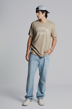 REMERA "SAND" - Modelo Regular Estampada - tienda online