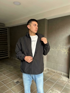 Campera rompeviento - Capucha desmontable