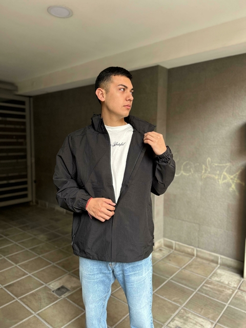 Campera rompeviento - Capucha desmontable