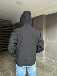 Campera rompeviento - Capucha desmontable en internet